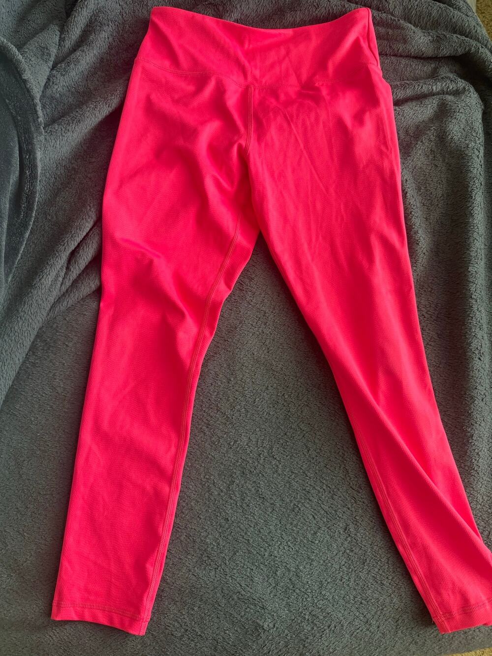 ZYIA Active Hot Pink Reptile Print Capri Leggings Size 6-8 NWOT